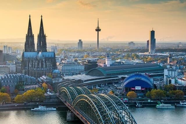 Cologne Highlights 2h privat walking tour with own Tour Guide.