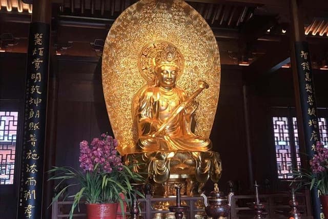 Shanghai Private Day Tour of Jade Buddha Temple and Jinmao Tower