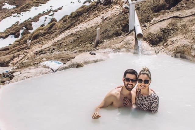Cajon del Maipo and Colina natural hot springs includes picnic