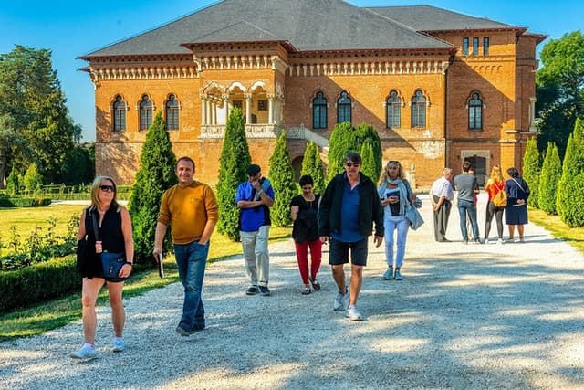 Small Group Tour to Mogosoaia Palace and Snagov Monastery
