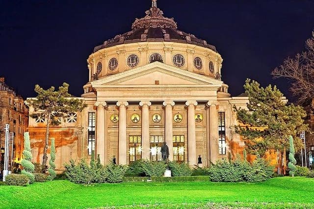 4h Bucharest Panoramic Private Tour by Car with Photo Stops