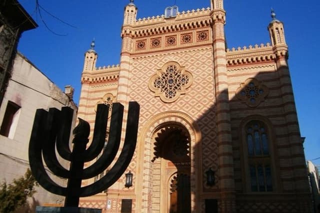 4h Jewish Legacy in Bucharest - Private Tour by Car and Walking