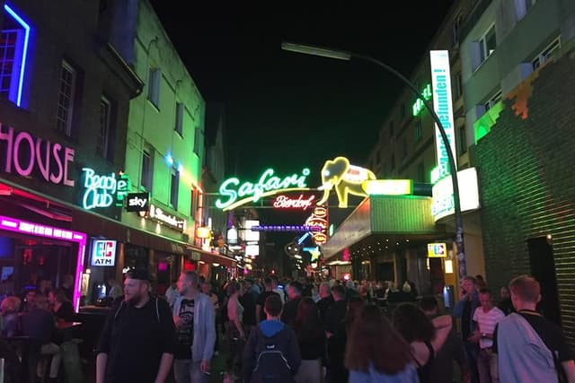 English Reeperbahn Tour - St. Pauli Nightwalk (min.2)