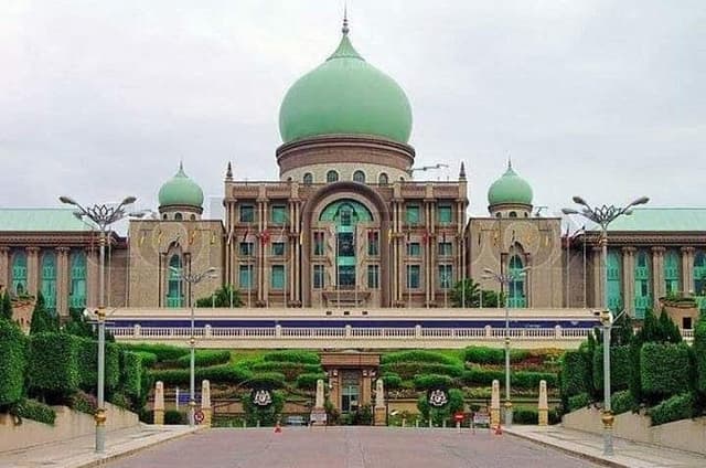 Putrajaya Tour From Kuala-Lumpur