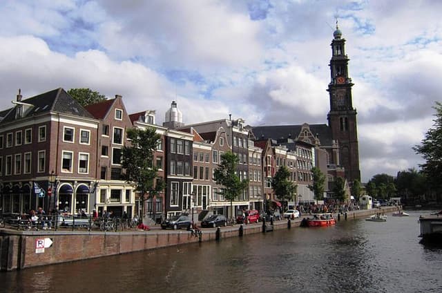 Private Anne Frank tour with canal cruise