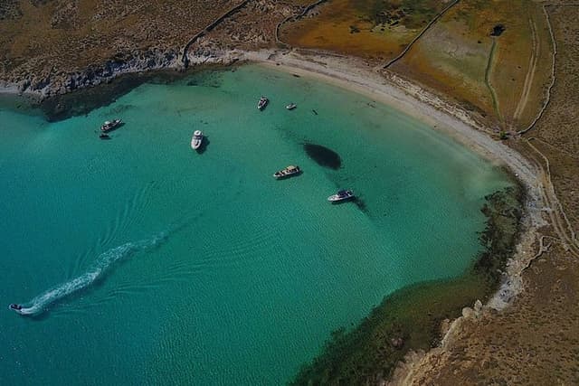 Private Speedboat Cruise from Delos to Rhenia and Mykonos