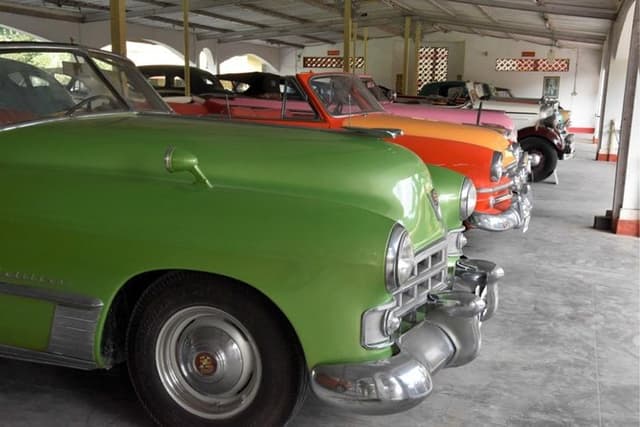 Evening Half Day Stepwell Tour With Vintage Car Museum Extension