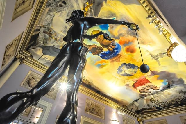 Dali Museum, House & Cadaques Small Group Tour from Barcelona