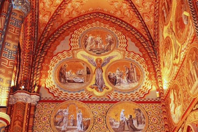 Castle District tour with Matthias Church Ticket & Cake & Coffee
