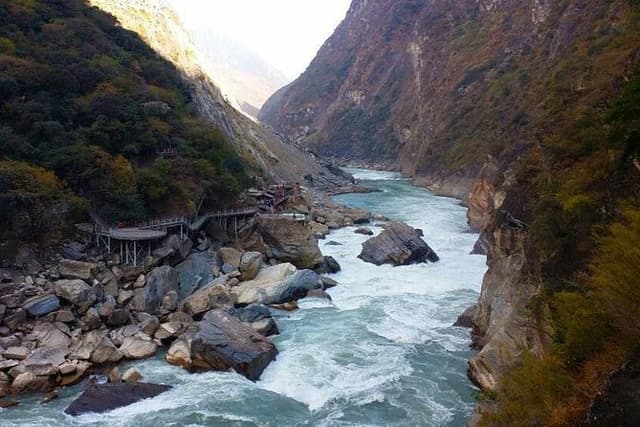 2-Days Lijiang Tiger Leaping Gorge Hiking Tour and drop off at Lijiang area