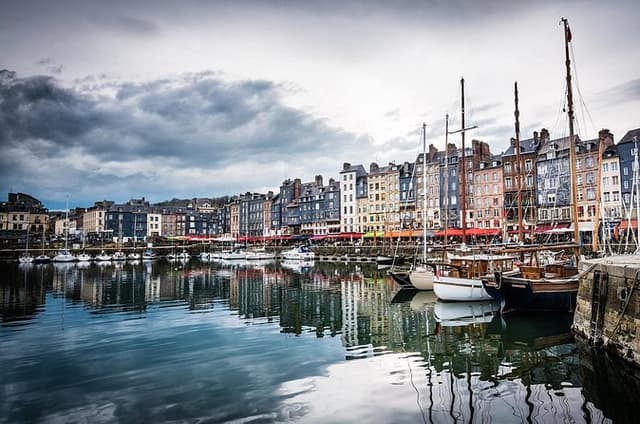 Guided walking tour of Honfleur