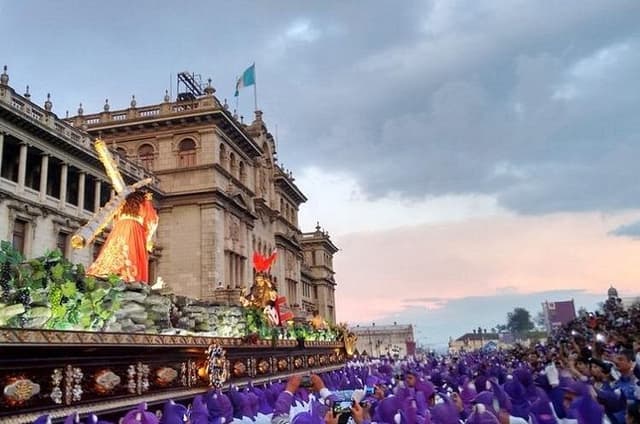 Tour of Catholic Processions During Holy Week in Guatemala City