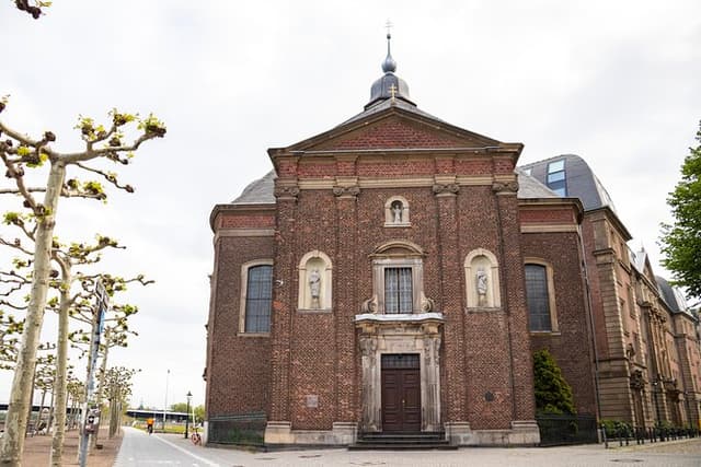 Architectural Dusseldorf: Private Tour with a Local Expert