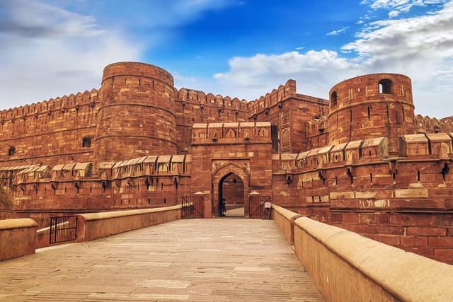 Sunrise Taj Mahal, Agra Fort & Baby Taj Tour from Delhi by Car