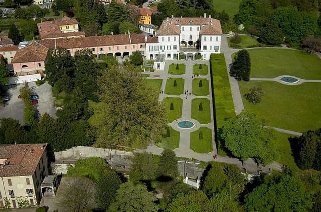 A private tour to Villa Panza and aperitif in Varese