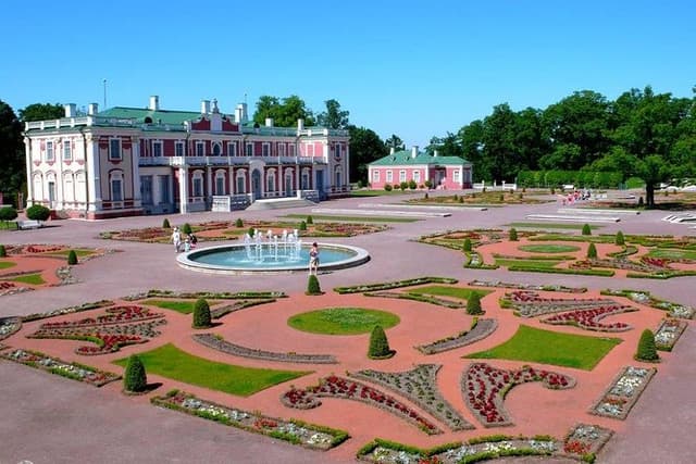 Private Tour: Highlights of Tallinn with Kadriorg and Pirita