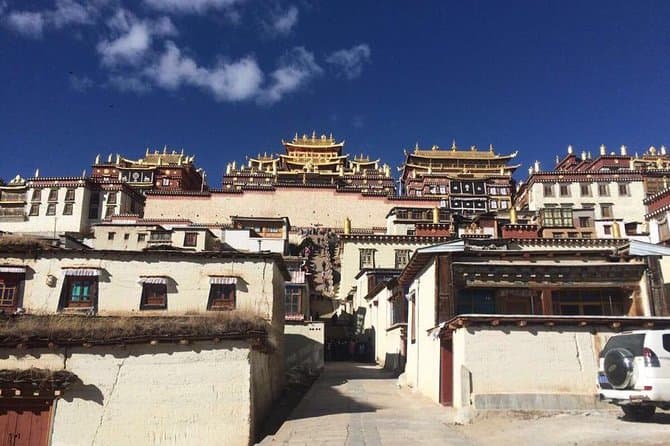 Best Shangri-La Day Tours: Explore Top Local Attractions