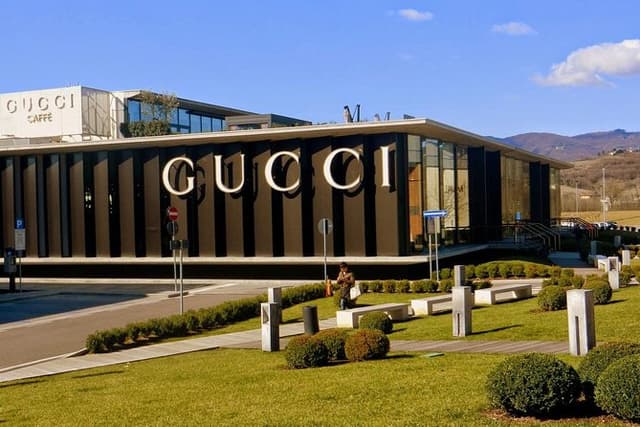 Private Transfer from Rome to Florence with 3 hours stop in The Mall Lux Outlet