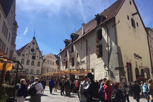 Private 5-hour tour of Tallinn by car and on foot