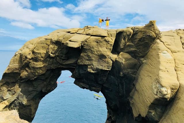 One-day private chartered car tour in Taipei: Yehliu, Jiufen, Pingxi, North Coast popular attractions with chartered car, professional Chinese/English driver