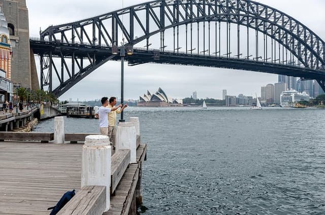 Highlights & Hidden Gems With Locals: Best of Sydney Private Tour