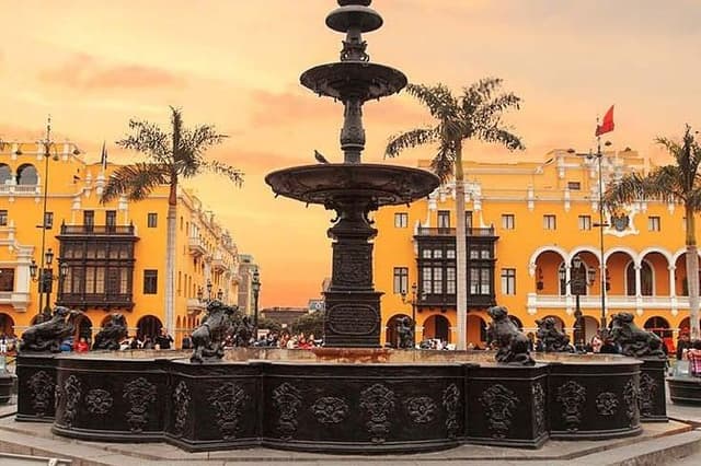 Top Attractions in Lima: Historic Center, Love Park & Catacombs