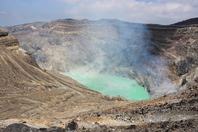 PRIVATE Day MiniBUS Tour to Mt.Aso & Kumamoto Castle from Fukuoka