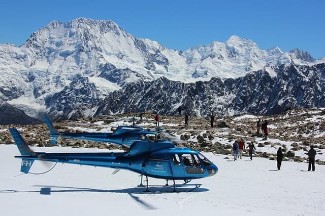 Ultimate Discovery: 3 Glaciers & Snow Landing – 45min