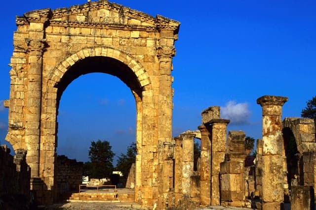 Lebanon tour Sidon & Tyre ruins with pick-up & multilingual guide