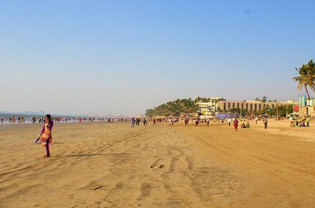 North Mumbai City Tour in Private Vehicle
