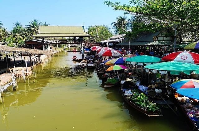 Discover the Best Sights of Samut Songkhram and Kanchanaburi