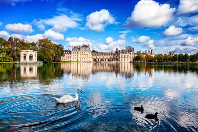 Fontainebleau and Vaux Le Vicomte Private Day Tour from Paris