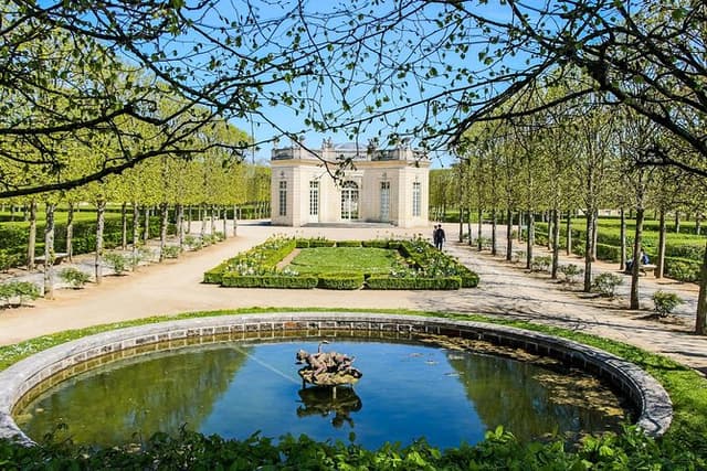 Private Versailles Half Day Trip: Palace and Gardens