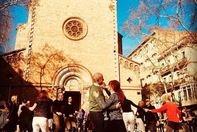 Barcelona - A Magical Evening in Gràcia (Private Tour with an Architect)