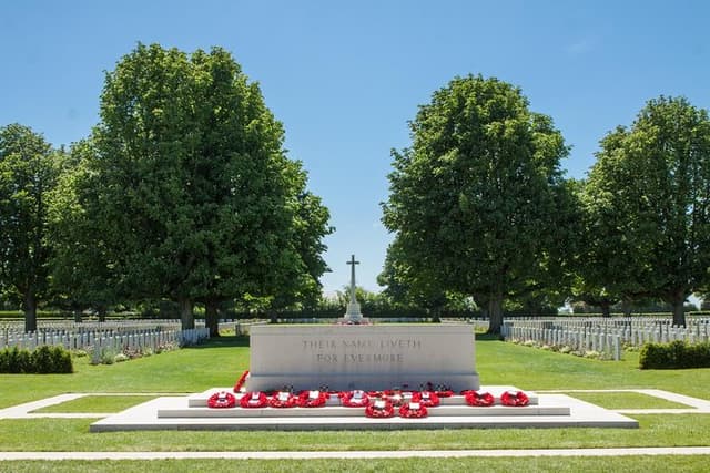 Private 8/9 hour tour to British landing beaches from Le Havre with driver/guide