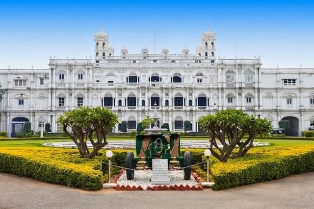 Gwalior tour with beautiful sites of historical monuments