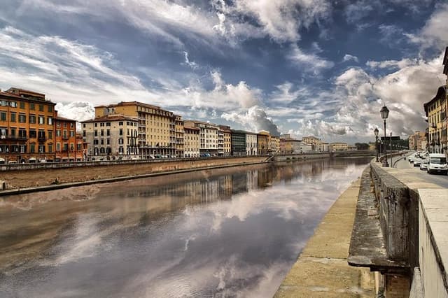 Pisa and Lucca Highlights Private Day Trip from Genoa Pier