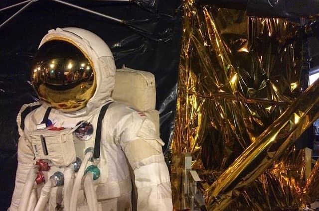 3-Hour Guided Tour of Science Museum in London