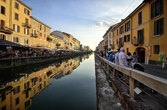 Navigli guided walking experience