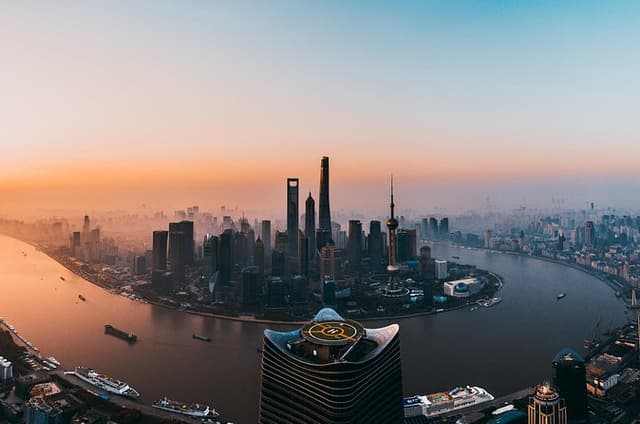 Private Tour of Shanghai Tower Jing’an Temple and China Art Museum
