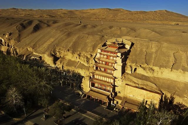 1-Day Dunhuang Tour to Crescent Lake,Mogao Grottoes and Shazhou Night Market