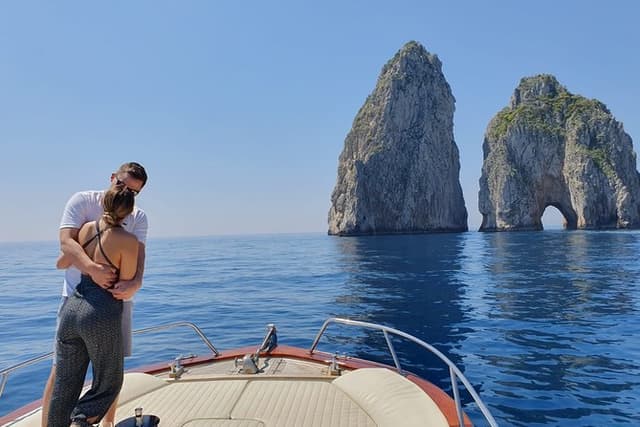 The Blue Fever: Capri island day cruise
