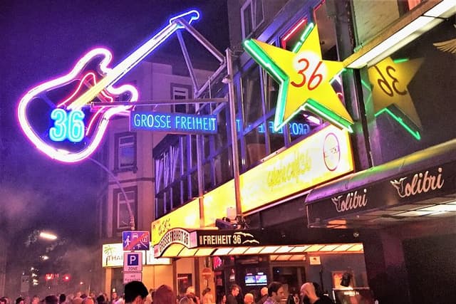 Reeperbahn St. Pauli Quick Tour – The Short Neighbourhood Tour
