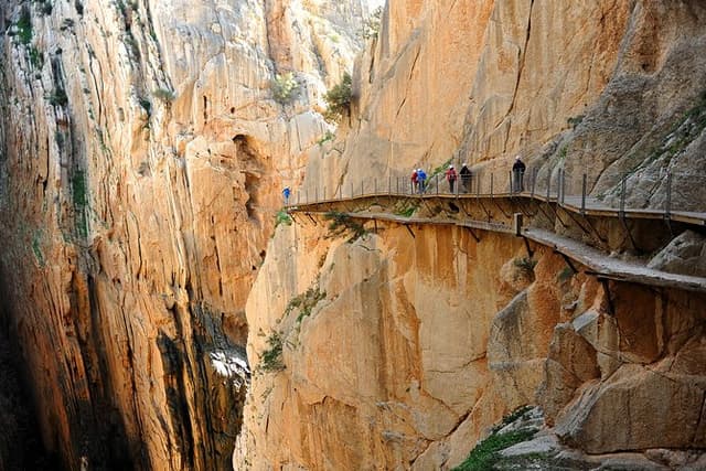 Caminito del Rey Small Group Tour from Malaga & Picnic