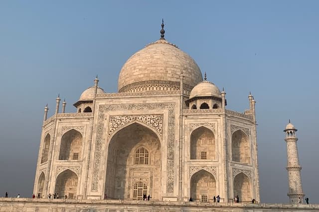 Same Day Taj Mahal Tour by Flight from Mumbai, Pune or Chennai