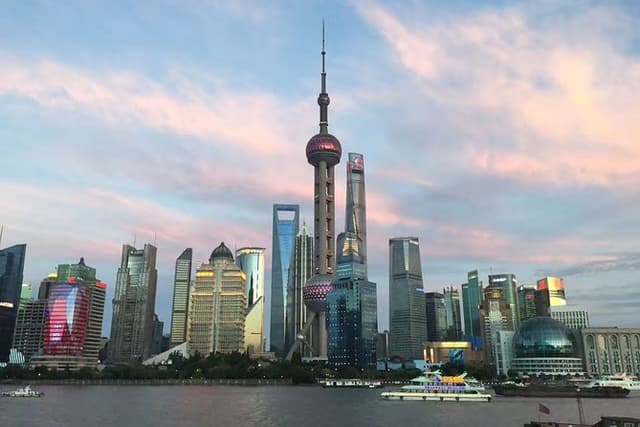 Private Tour: Shanghai Museum, the Bund, Yu Garden & Cruise in Huangpu River