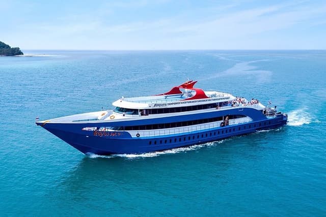 Phi Phi Islands Adventure: Ferry, Snorkeling & Island Lunch