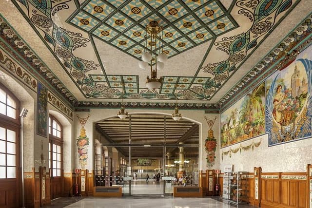 Essential Valencia: Local Culture and Gastronomy