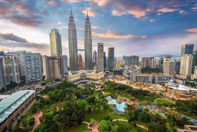 Kuala Lumpur Must-See Landmarks with Professional Tour Guide