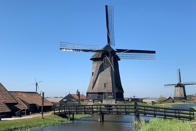 Hidden Gems Tour: visit 5 unforgettable places from Amsterdam
